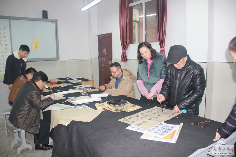 重庆市万盛书法家协会组织开展书法沙龙交流活动