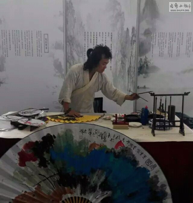 1304605