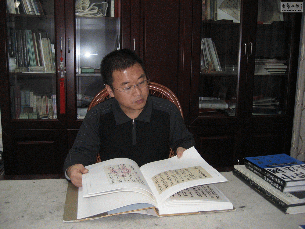 20111102_ee25cfecf2064b602689irj16JCw76EJ.gif