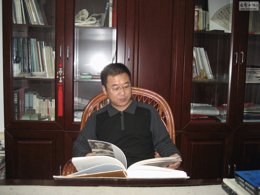 20111102_d010df00117bef15b92dw9jv0ShHW62S.gif