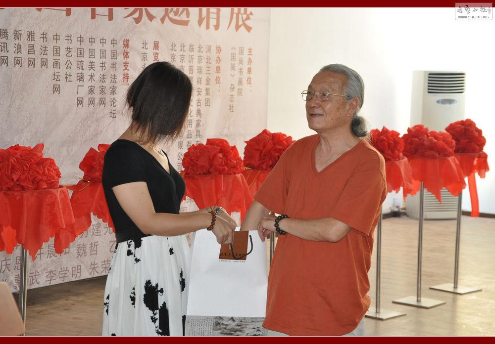 34齱ڣүӳصȽ.jpg